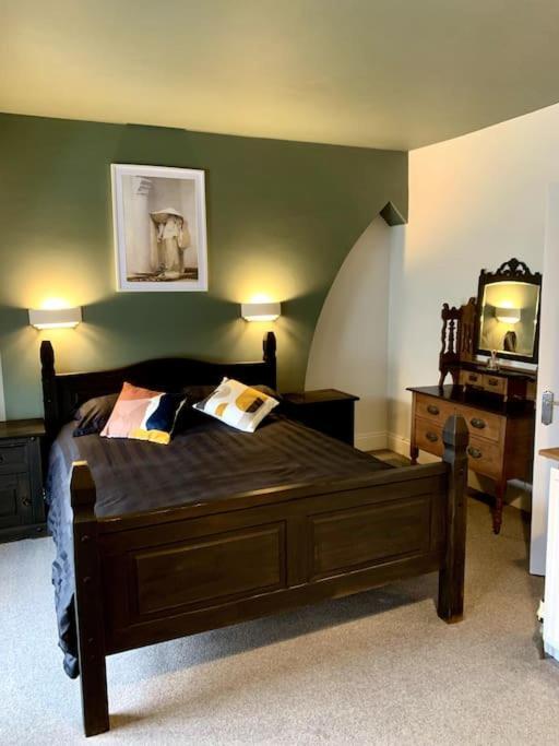 Chic Townhouse Near Tunnels Beaches Ильфракомб Экстерьер фото
